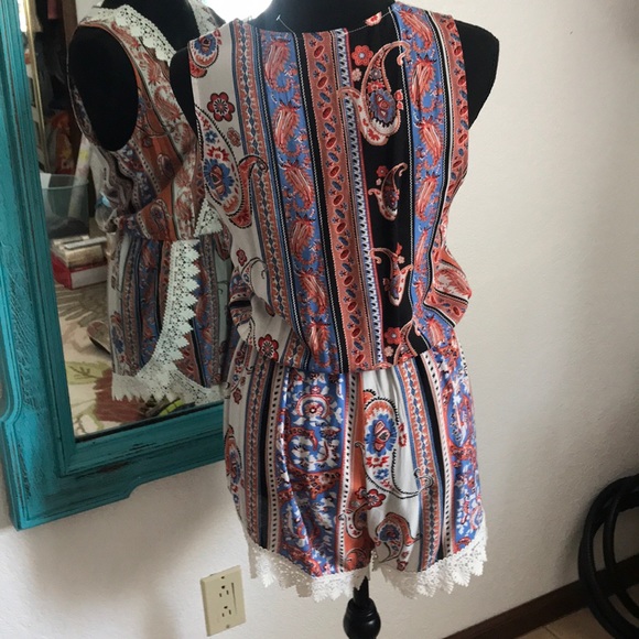 Romper with lace trim - Picture 3 of 4